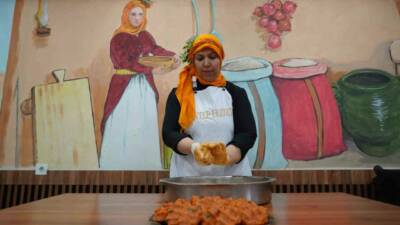 Gaziantep’te 4 çocuk annesi kadın, aşçı olan eşine destek amaçlı