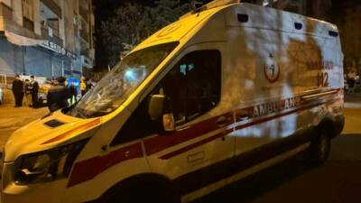 Diyarbakır’ın merkez Bağlar ilçesinde eşi ve kızını silahla yaralayan şahıs,