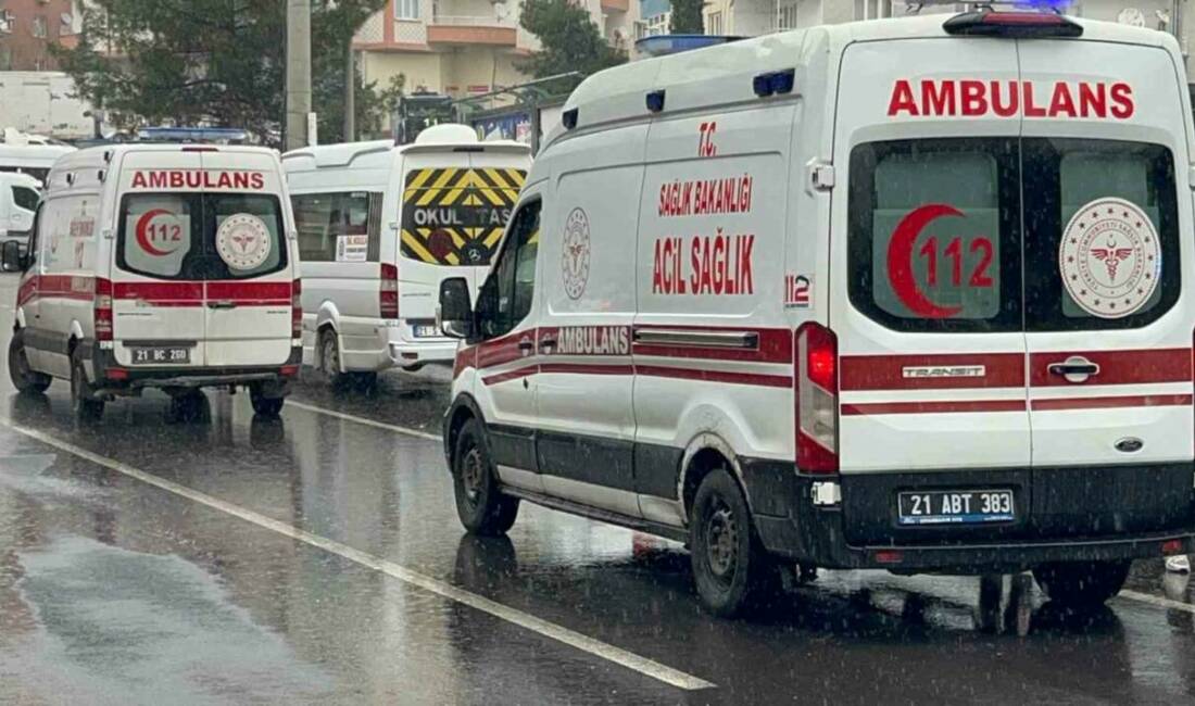 Diyarbakır'ın Bağlar ilçesinde esnaf arasında çıkan kavgada 3 kişi yaralandı,
