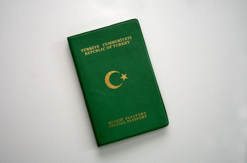 Türkiye'de "yeşil pasaport" olarak bilinen hususi damgalı pasaportun kapsamının genişletilmesi
