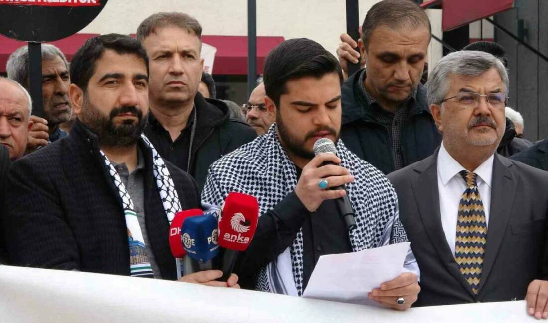 Adıyaman’da Filistin Dayanışma Platformu öncülüğünde bir araya gelen vatandaşlar, İsrail’in