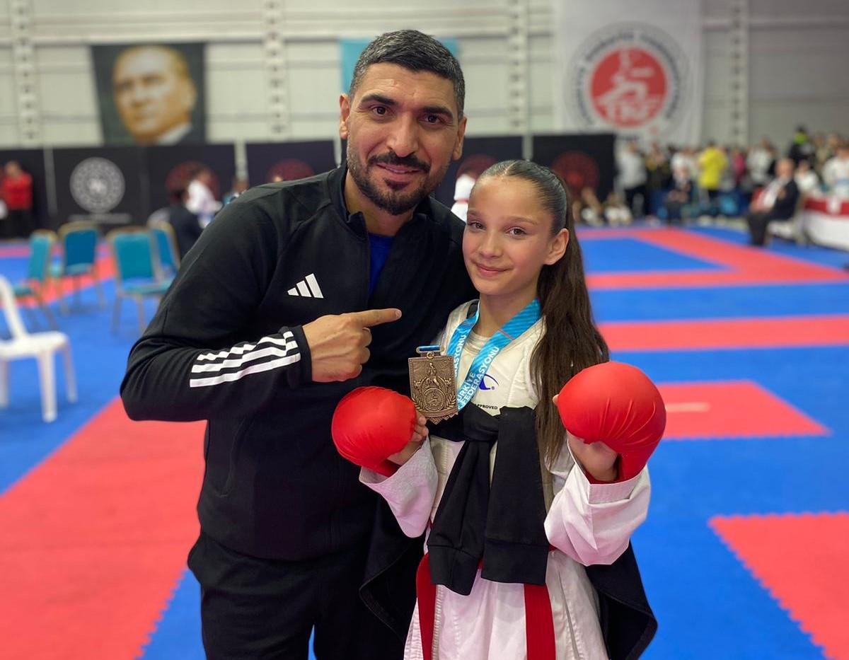 Gaziantep’te izlediği karate filmlerinden etkilenen 13 yaşındaki Nesibe Nur Şimşek,