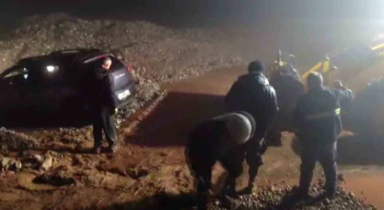 Şırnak’ın Silopi ilçesine bağlı Aksu Köyü’nde etkili olan şiddetli yağış