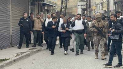 Gaziantep’te çok sayıda suçtan aranan ve polisin ‘teslim ol’ çağrılarına