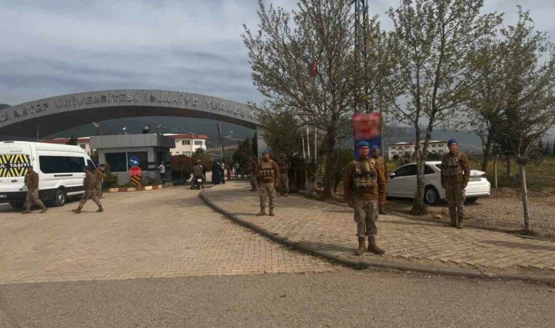 Gaziantep’te jandarma ekiplerince okul çevreleri ve sokaklarda huzur ve güvenliğin