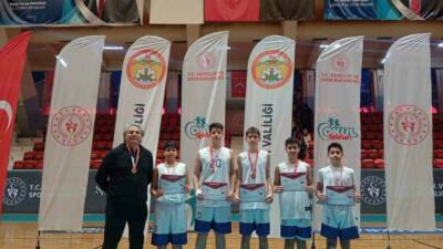 Gaziantep Kolej Vakfı Özel Okulları Yıldız Erkek Basketbol Takımı Adana’da