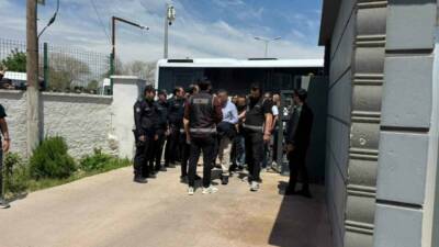 Halfeti Belediyesine yönelik gerçekleştirilen yolsuzluk operasyonunda gözaltına alınan 50 zanlıdan