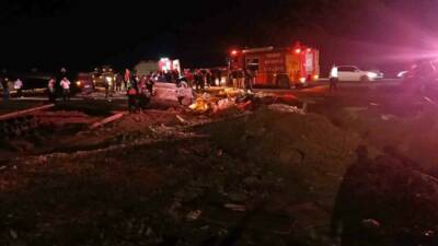 Adıyaman’da iki otomobilin çarpışması sonucu meydana gelen kazada 1’i ağır,