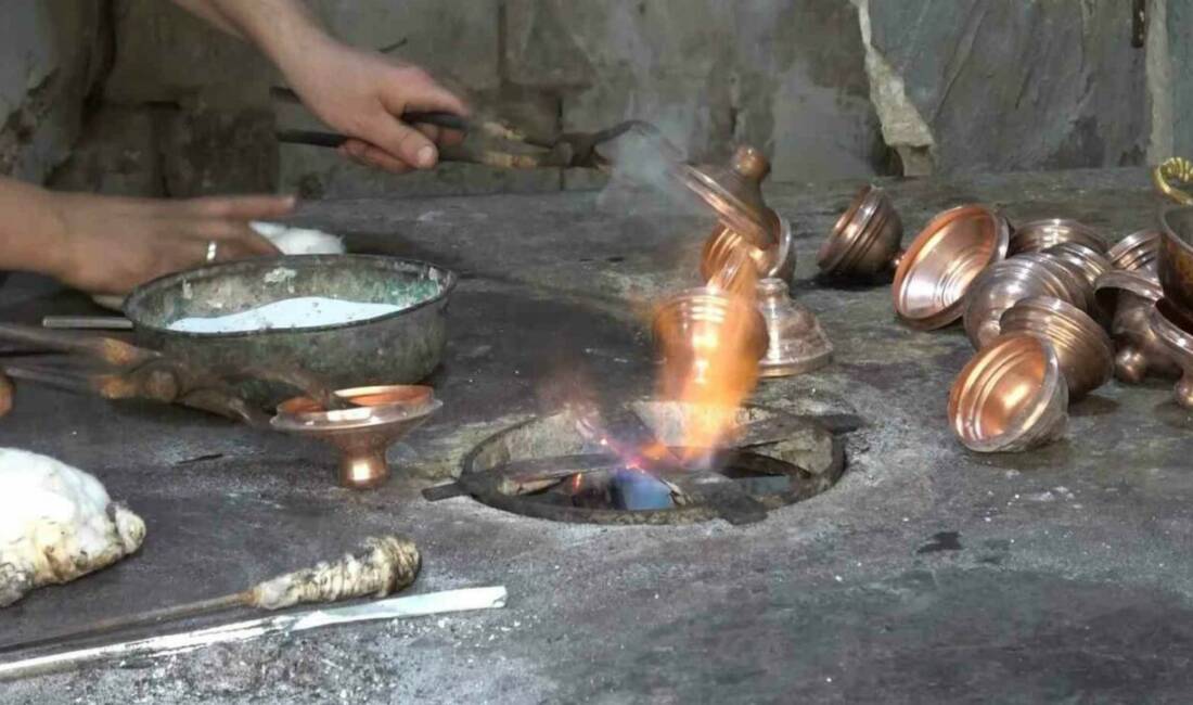 Gaziantep’te unutulmaya yüz tutmuş mesleklerin başında gelen kalaycılık mesleği, aile