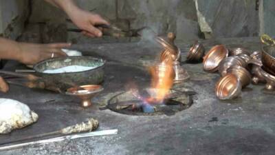 Gaziantep’te unutulmaya yüz tutmuş mesleklerin başında gelen kalaycılık mesleği, aile