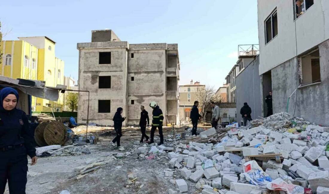 Adıyaman’da 9 katlı binanın çatısına çıkarak atlamak isteyen şahıs ekiplerce