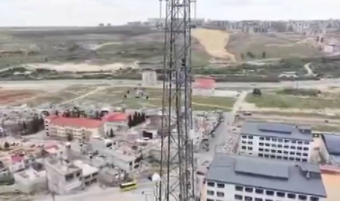Gaziantep’te elektrik direğine çıkan şahıs, polisin dronla kurduğu iletişim sayesinde