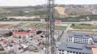 Gaziantep’te elektrik direğine çıkan şahıs, polisin dronla kurduğu iletişim sayesinde