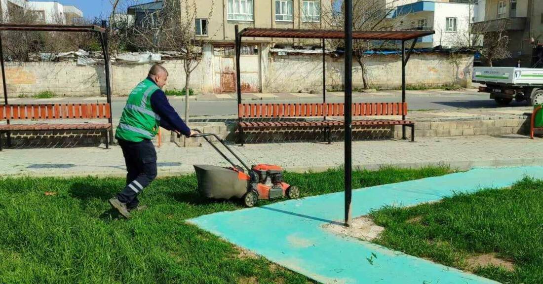 Adıyaman’ın Kahta ilçe Belediyesi, yaz mevsiminin yaklaşmasıyla birlikte ilçe genelindeki