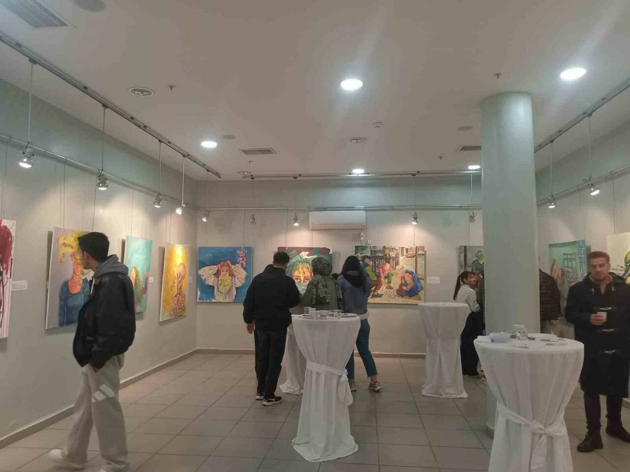 Adıyaman’ın Kahta ilçesinde, Kütüphane Haftası etkinlikleri kapsamında Resim Öğretmeni Rukiye