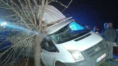 Adıyaman’da, sürücüsünün direksiyon hakimiyetini kaybetmesi sonucu kontrolden çıkarak şarampole girdi.