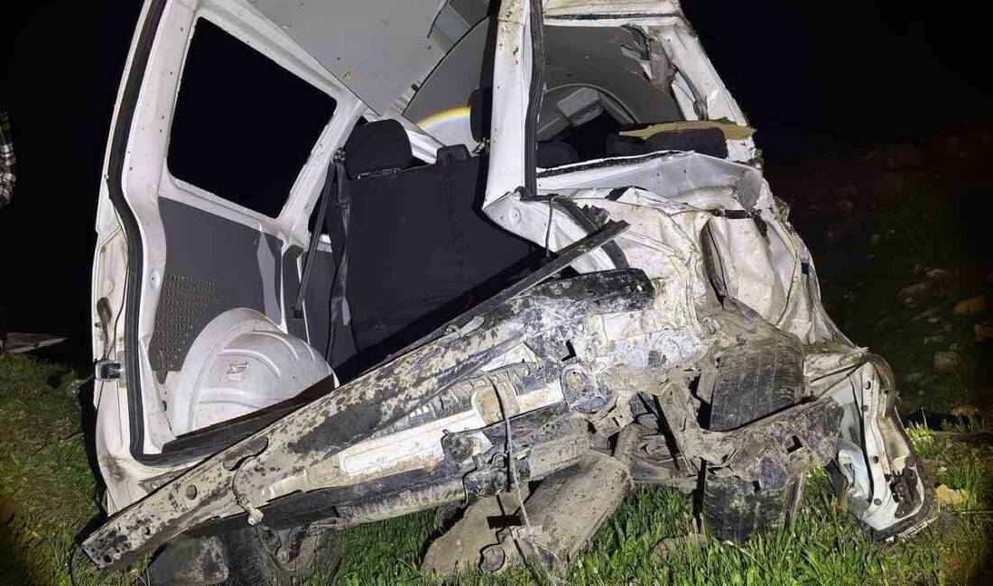 Cizre'de direksiyon hakimiyetini kaybeden bir kamyonetin şarampole yuvarlanması sonucu sürücüsü