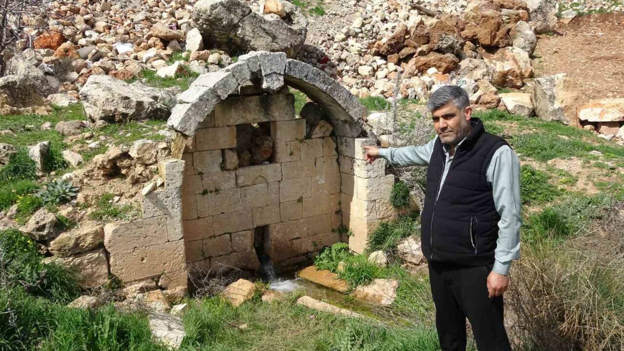 Gaziantep’in Araban ilçesinde kuruyan tarihi çeşmeler yıllar sonra yeniden akmaya