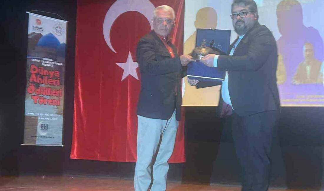 Ankara’da düzenlenen 2025 Yılı Dünya Ahileri Ödül Töreni’nde geleneksel meslek