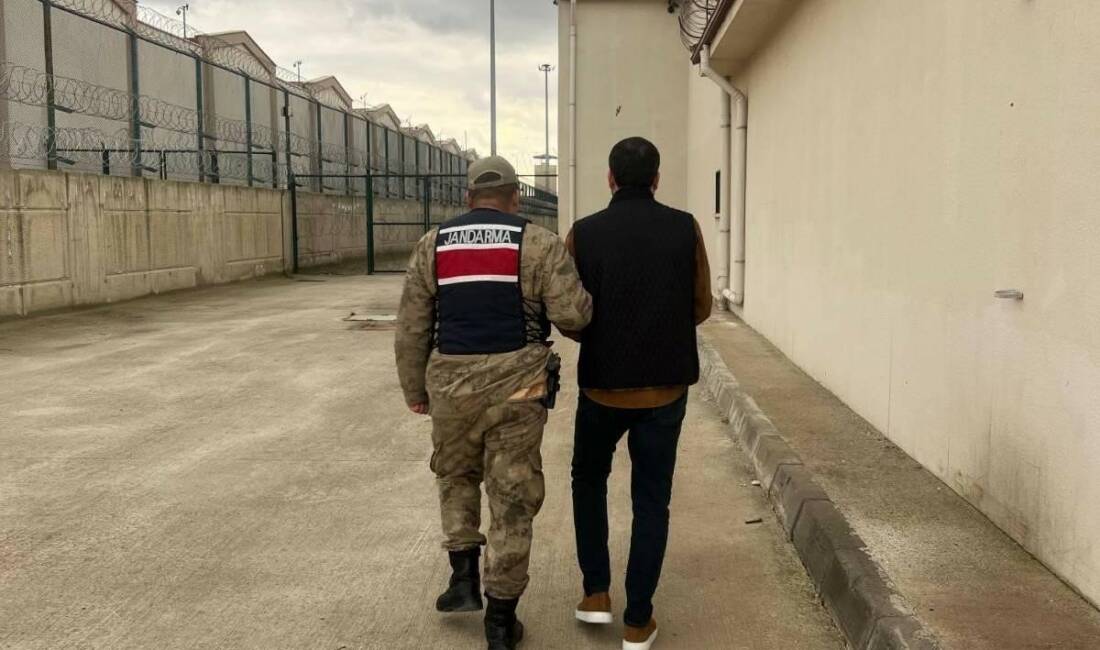 Şanlıurfa'nın Karaköprü ilçesinde, kasten yaralama suçundan aranan A.Ç. jandarma ekipleri