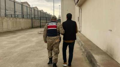 Şanlıurfa'nın Karaköprü ilçesinde, kasten yaralama suçundan aranan A.Ç. jandarma ekipleri