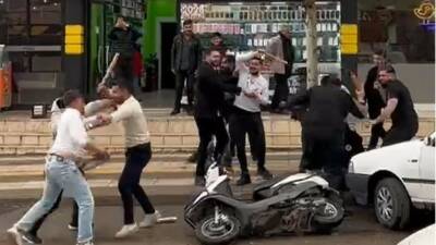 Gaziantep’te vatandaşlar, sahte kavga ihbarına gelen polisleri pasta ve alkışlarla