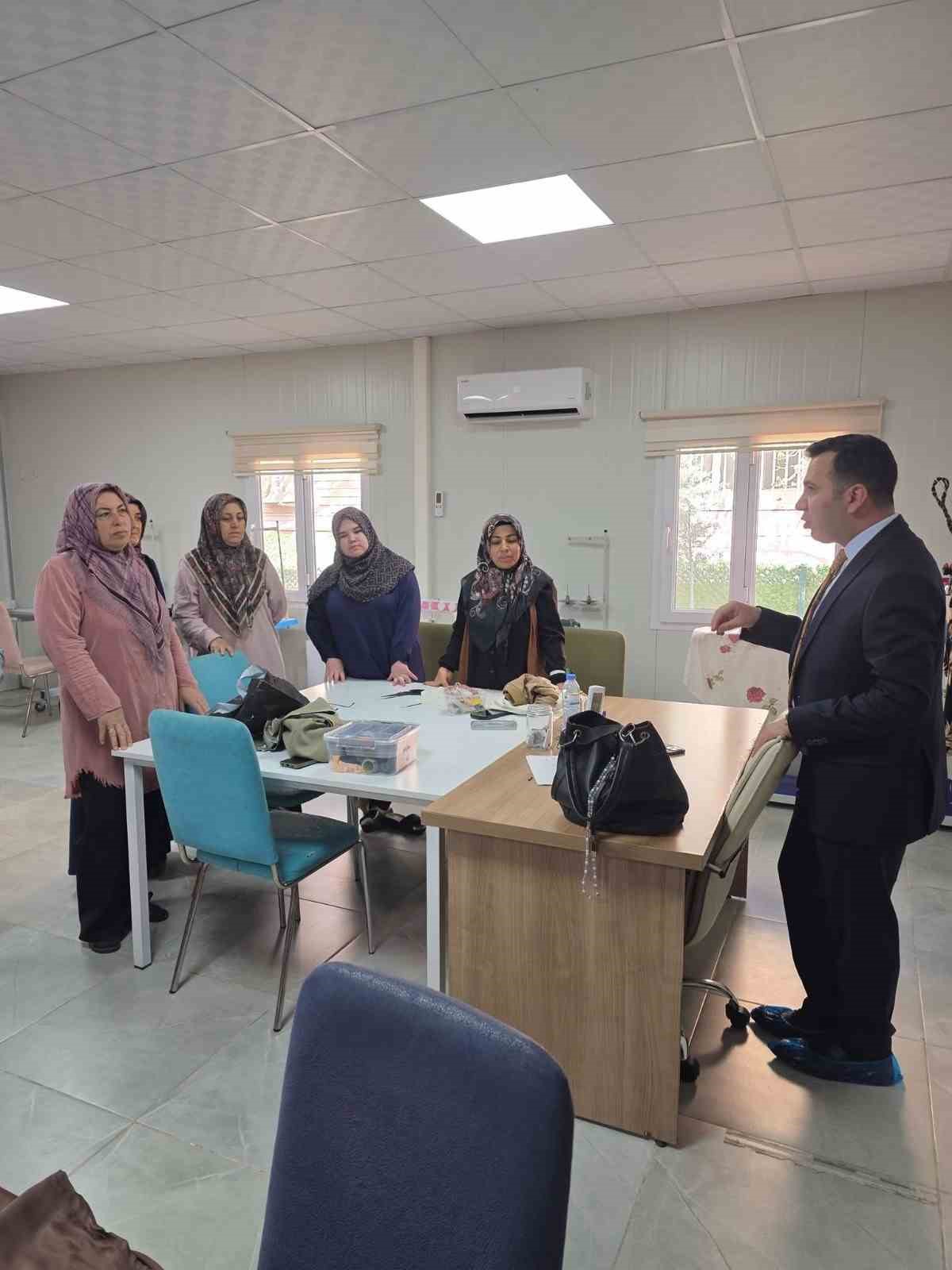 Adıyaman’ın Gölbaşı Kaymakamı Kadir Algın, Aile Destek ve Eğitim Merkezi’nde