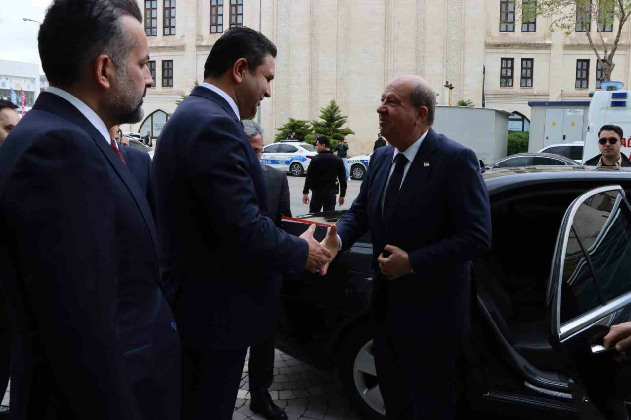 Kuzey Kıbrıs Türk Cumhuriyeti 5. Cumhurbaşkanı Ersin Tatar, bir dizi