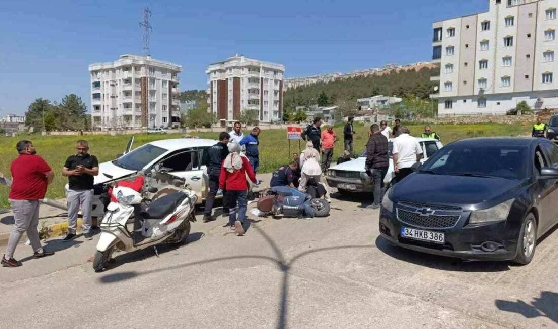 Adıyaman’da, sürücüsünün kontrolünden çıkan otomobilin ışıklarda duran bir otomobil ve