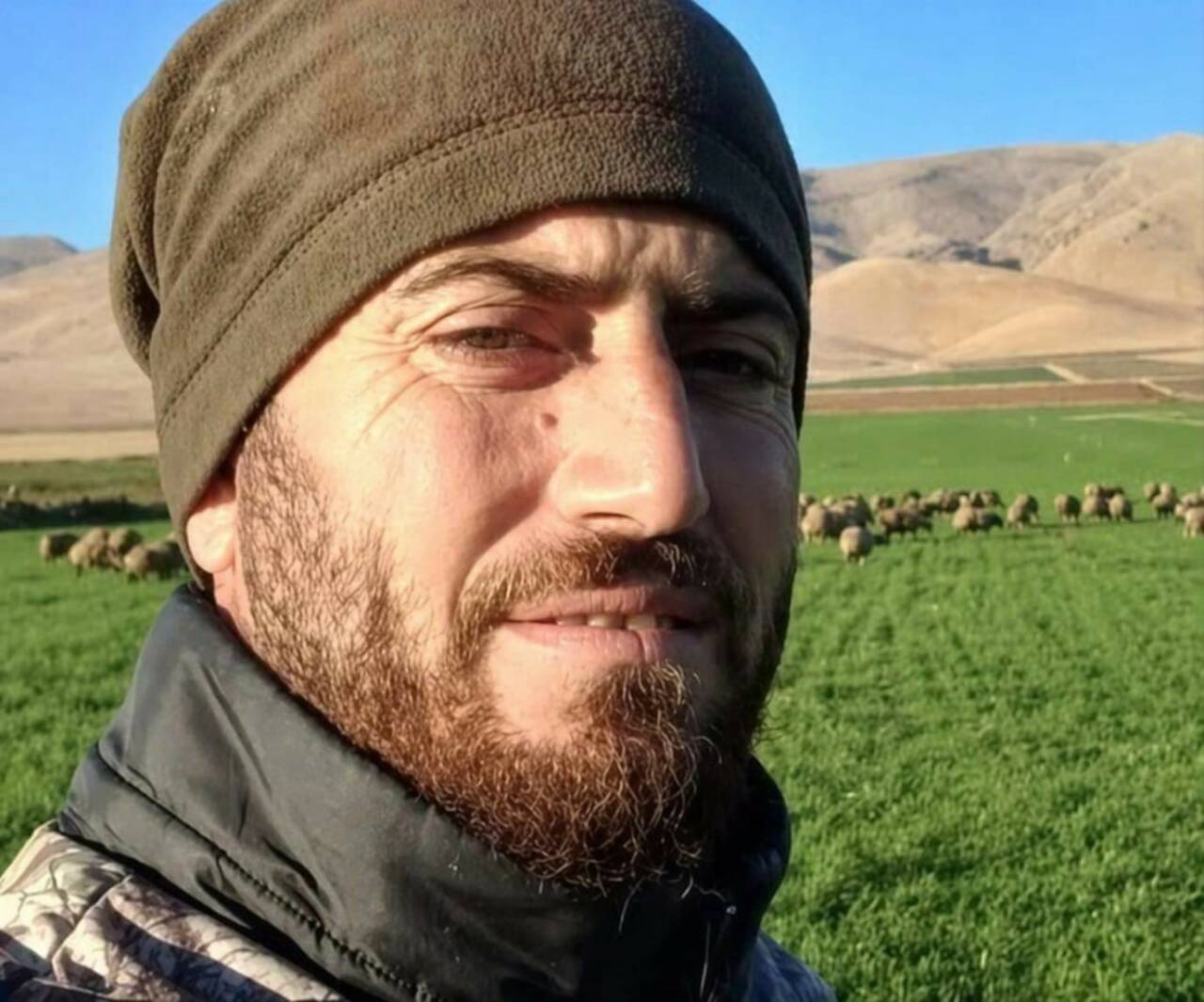 Mardin’in Derik ilçesinde çobanlık yapan 38 yaşındaki Emrah Aksu, uğradığı