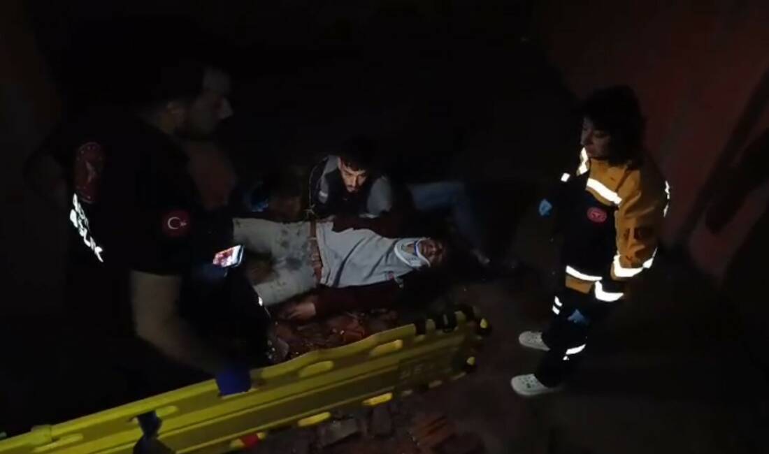 Adıyaman'da inşaatta çalışan Osman Y. merdivenlerden düşerek yaralandı ve hastaneye