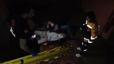 Adıyaman'da inşaatta çalışan Osman Y. merdivenlerden düşerek yaralandı ve hastaneye