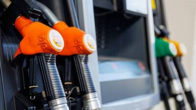 Küresel petrol fiyatlarındaki gerileme sonrası motorine indirim geliyor. Ancak vergi