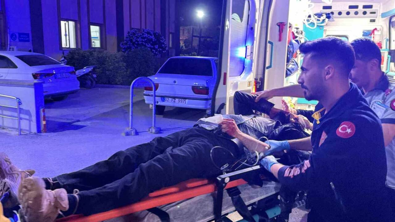 Adıyaman’ın Kahta ilçesinde kamyonet ile motosikletin çarpışması sonucu 1 kişi