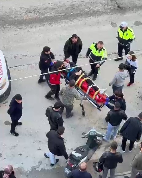 Adıyaman’da kontrolden çıkan motosikletin park halindeki otomobile çarpması sonucu 1