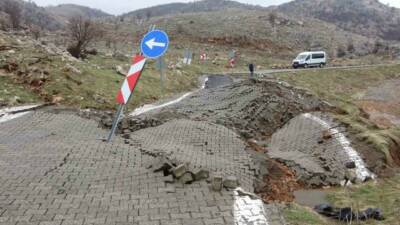 Adıyaman’ın Kahta ilçesinde etkili olan yoğun yağışlar nedeniyle Nemrut Dağı’na