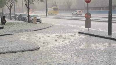 Gaziantep’te ceviz büyüklüğünde dolu yağışı, hayatı olumsuz etkileyerek vatandaşları hazırlıksız