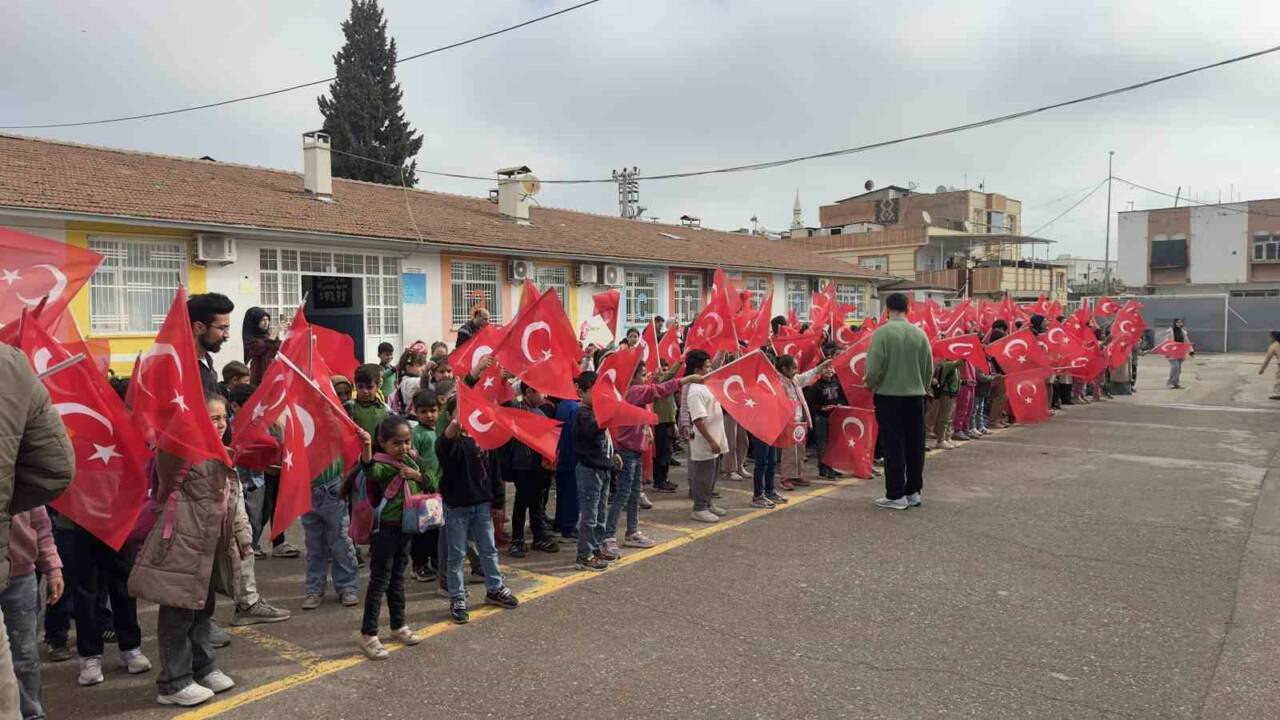 Şanlıurfa’nın Siverek ve Kahramanmaraş’ta yaşanan okul saldırılarının ardından Ceylanpınar’da öğrenciler
