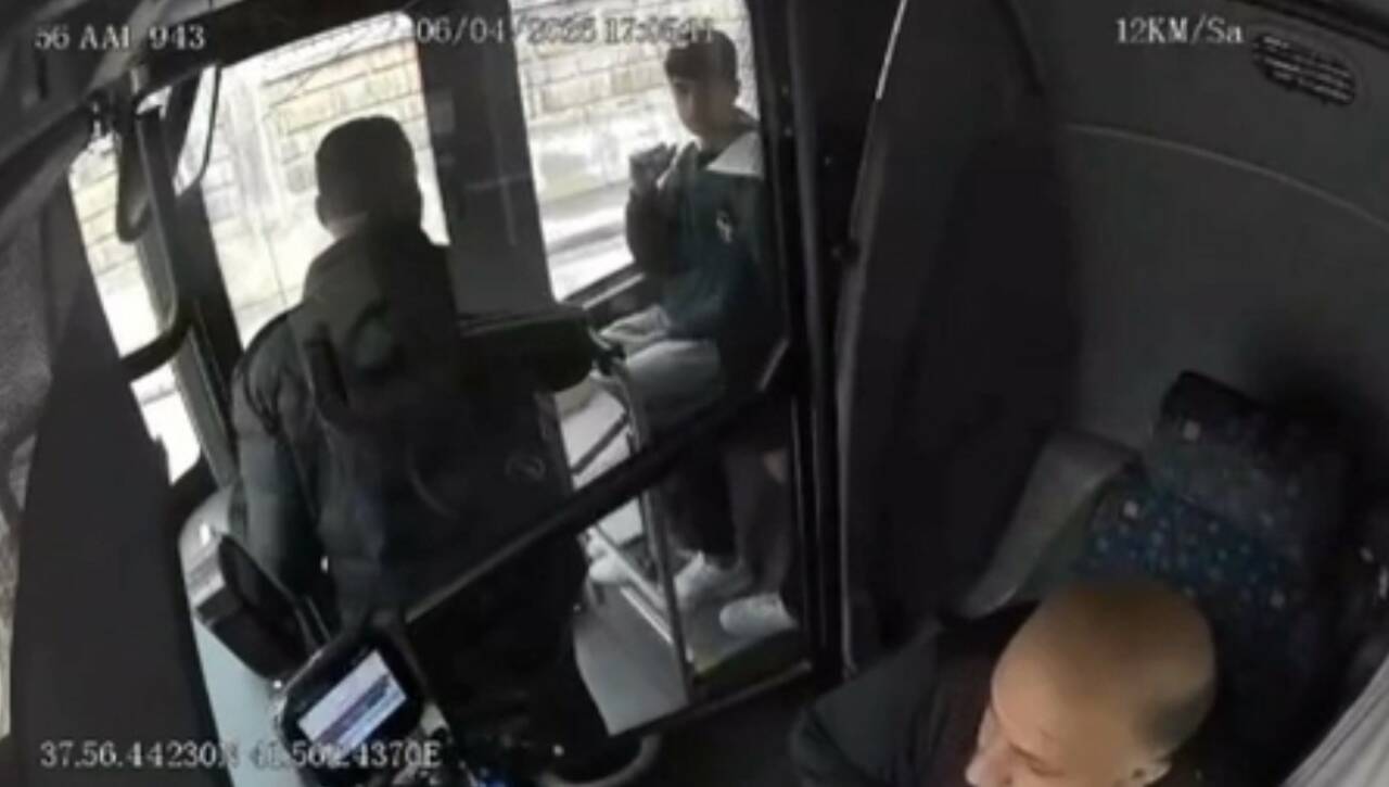 Siirt’te belediyeye ait toplu taşıma aracında fenalaşan yolcu, otobüs şoförünün