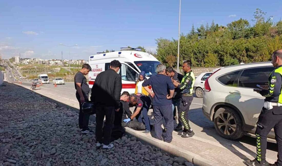 Adıyaman’da otomobil ile motosikletin çarpışması sonucu 1 kişi yaralandı.