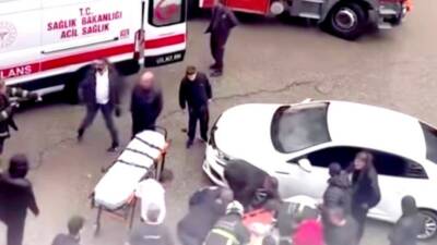 Yolun karşısına geçmeye çalışan 25 yaşındaki Ö.D., E.E. yönetimindeki otomobilin