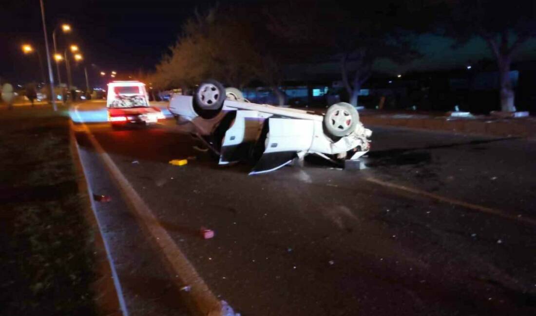 Şanlıurfa’nın Haliliye ilçesinde iki otomobilin çarpışması sonucu meydana gelen trafik
