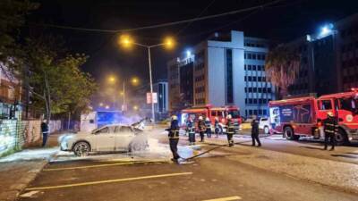 Şanlıurfa’da park halindeki elektrikli araçta yangın çıktı.