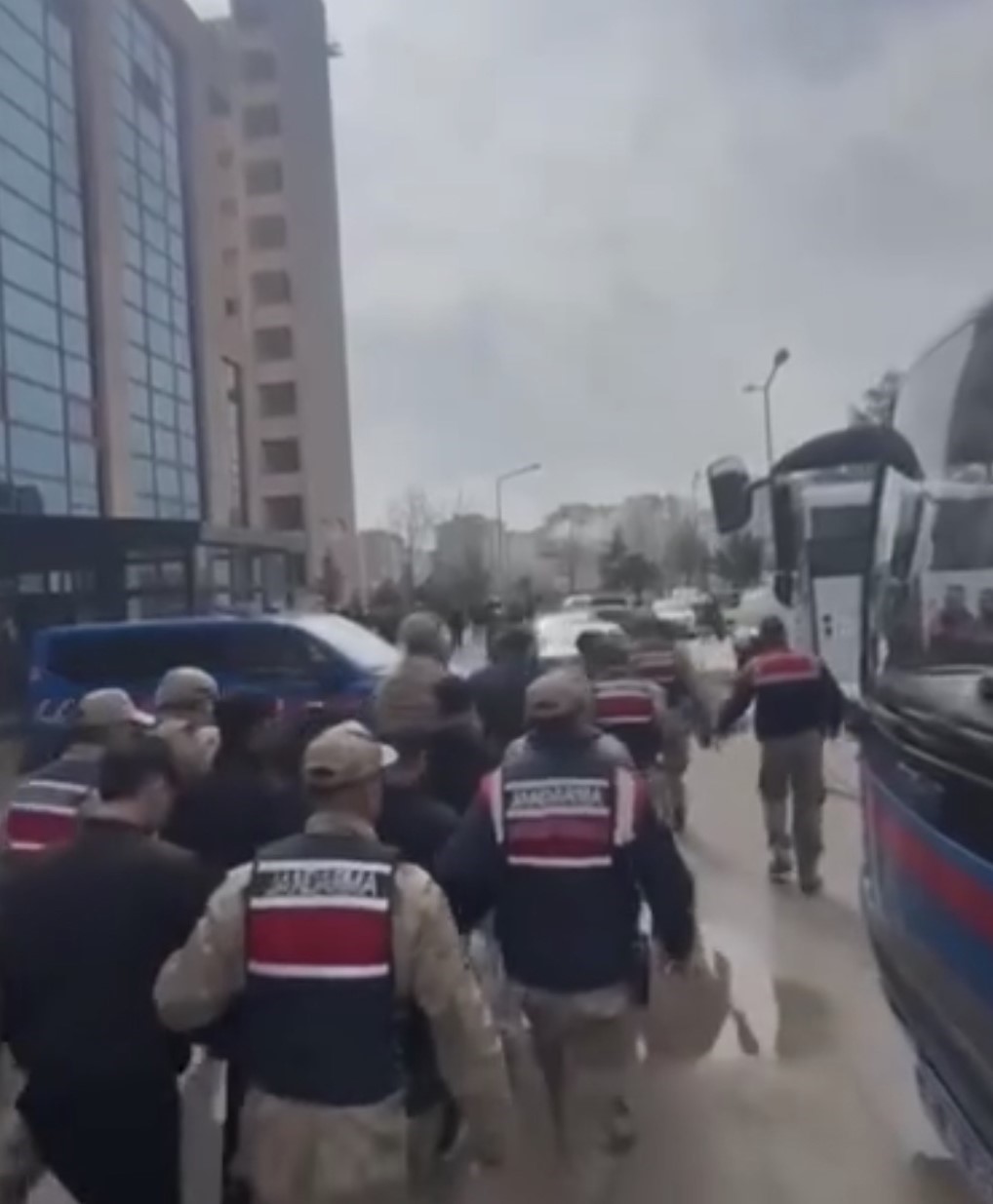 Şanlıurfa’nın Siverek ilçesinde sahte "askerliğe elverişli değildir" raporu düzenledikleri tespit