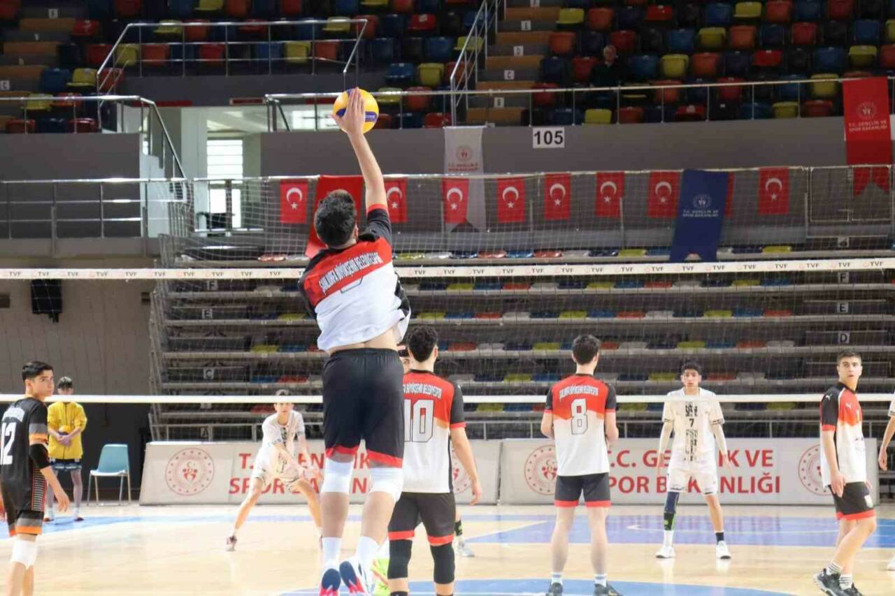 Türkiye Voleybol Federasyonu Genç Erkekler Grup Müsabakaları Şanlıurfa’da devam ediyor.