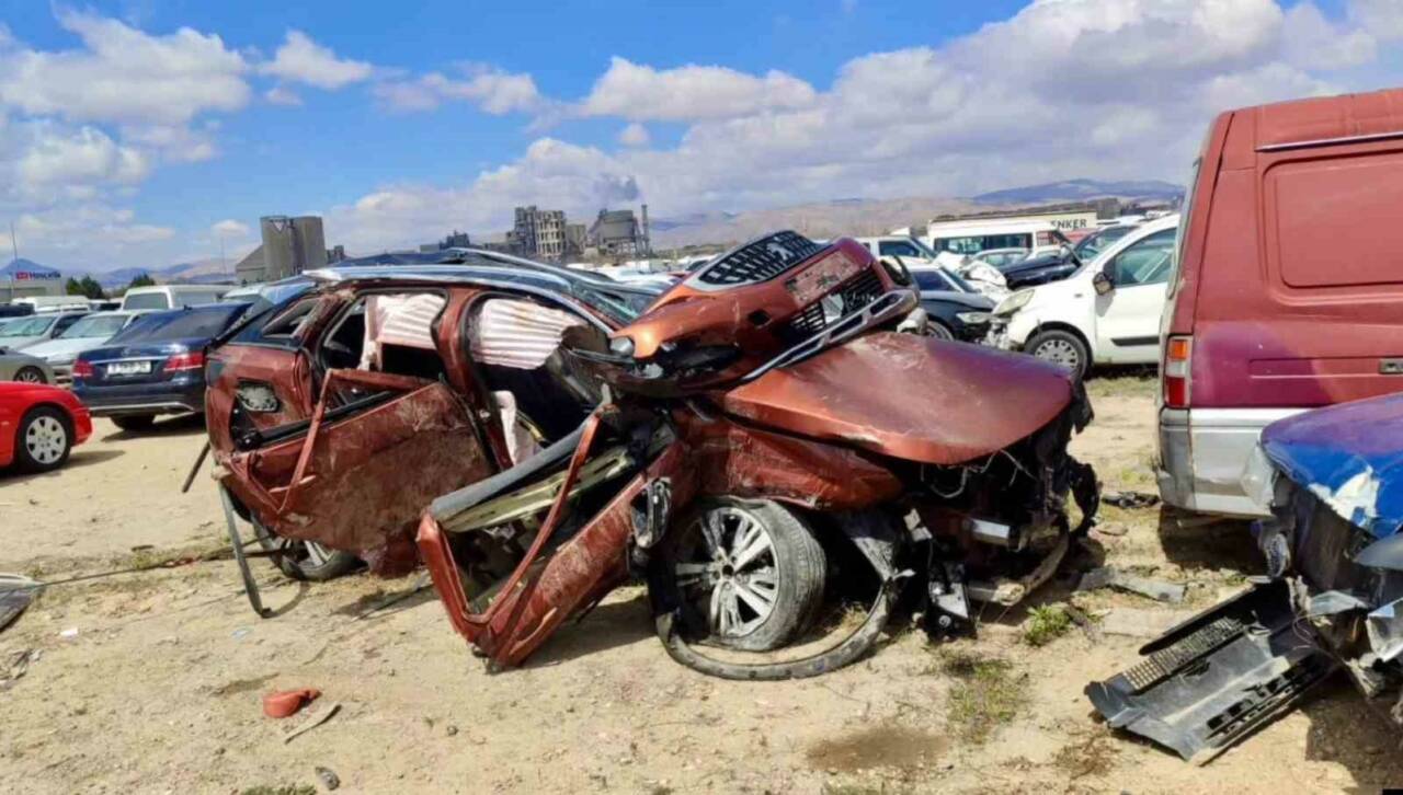 Şanlıurfa merkezli 3 ilde eş zamanlı düzenlenen operasyonda 13 araç