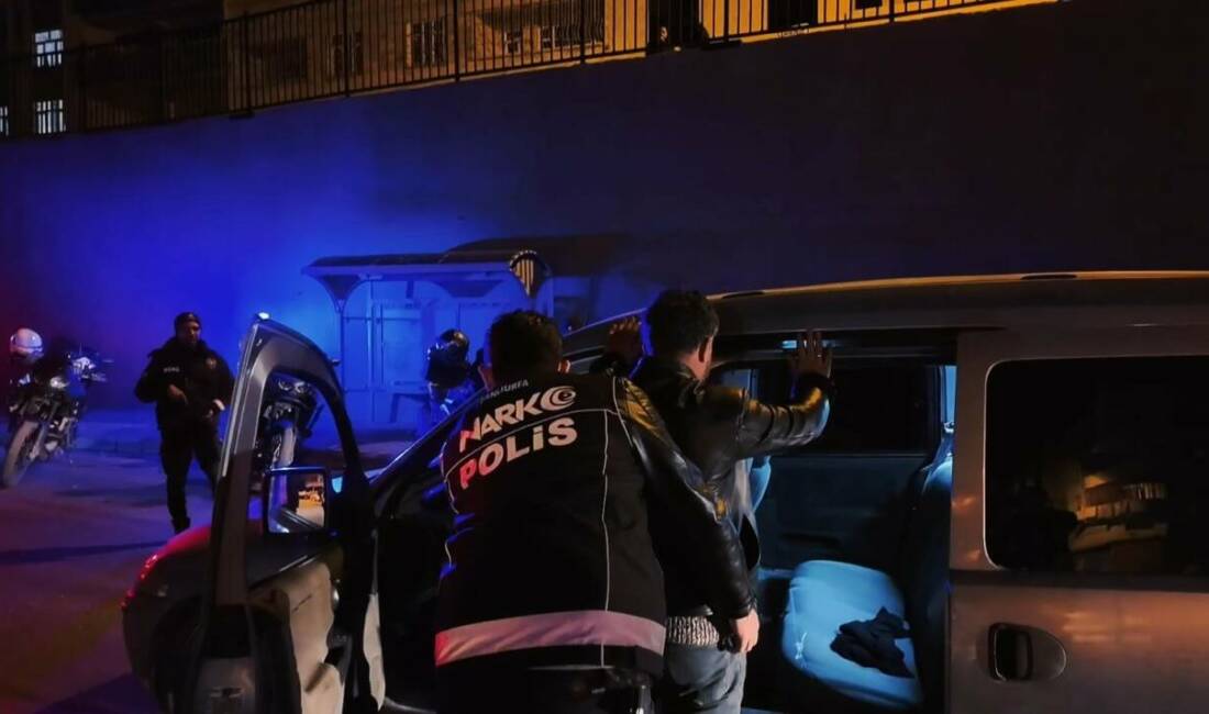 Şanlıurfa’da polis ekiplerince il genelinde gerçekleştirilen asayiş uygulamasında silah ve