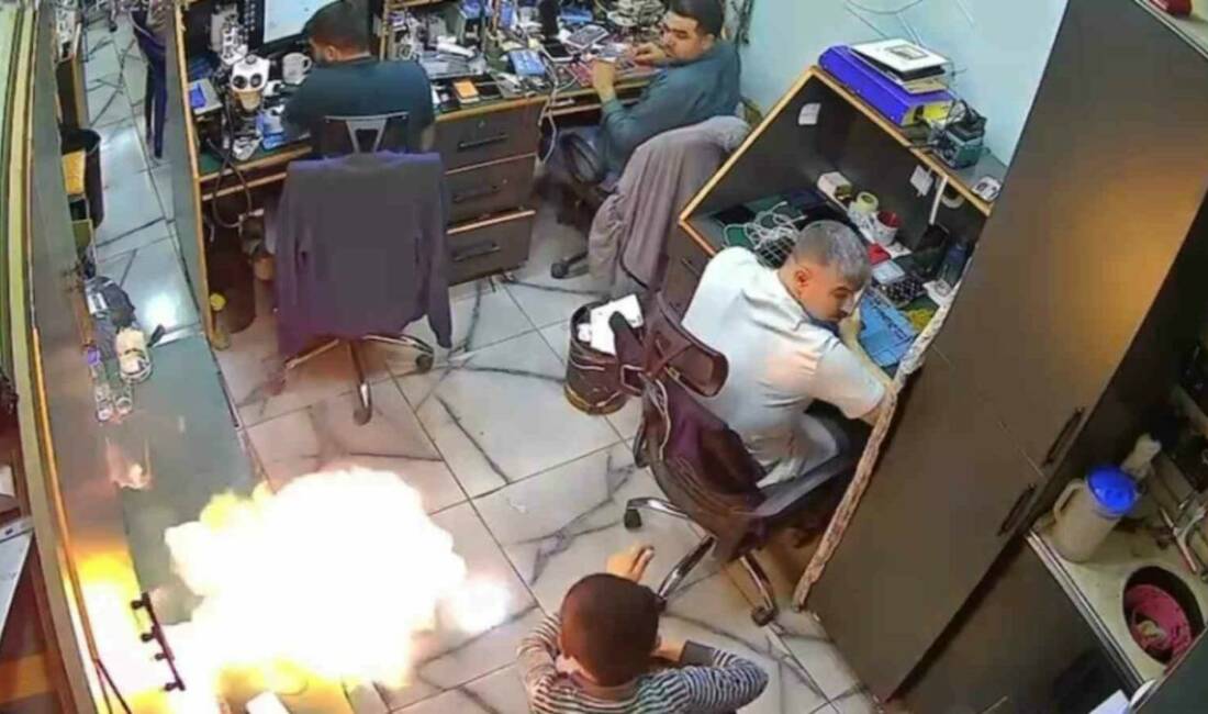 Şanlıurfa’nın Viranşehir ilçesinde tamir için götürüldüğü dükkanda şarjdayken alev alan