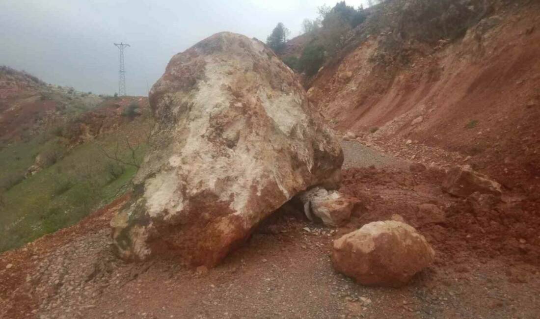 Yoğun yağışların ardından kapanan 70 köy yolu, yapılan temizlik çalışmalarıyla