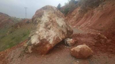 Yoğun yağışların ardından kapanan 70 köy yolu, yapılan temizlik çalışmalarıyla